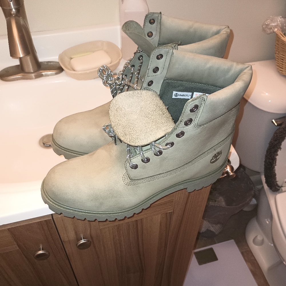 Size 12 men Green Timberland boots - Picture 6 of 7